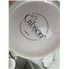 Image 7 : 67-Piece Fine China Lovelace Pattern by Crown Royal