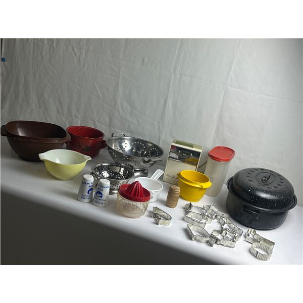 Kitchenware lot- Tupperware, Pyrex, Enamel Roaster