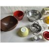 Image 4 : Kitchenware lot- Tupperware, Pyrex, Enamel Roaster