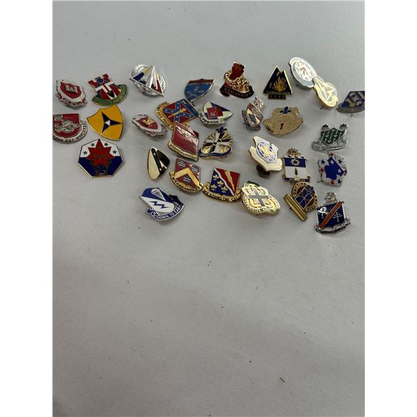 30 US Army DUI Badges Pins Various Conditions Some Previously Mounted Military Insignia Lot