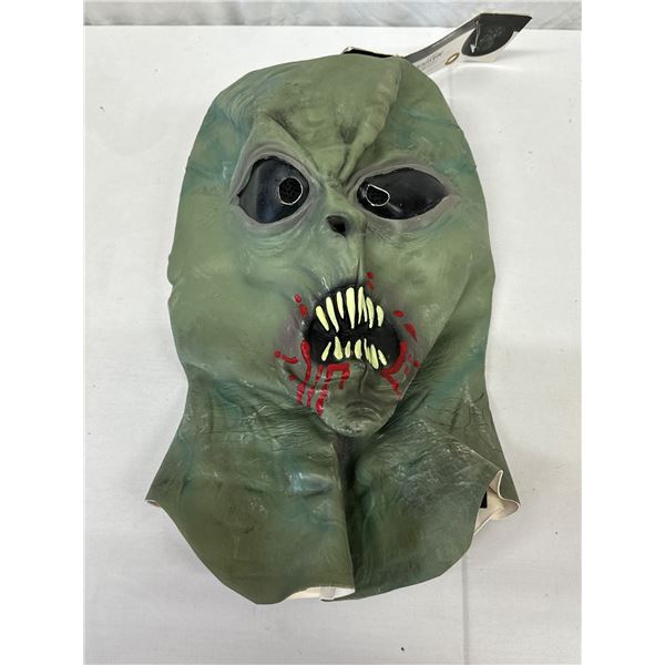 Alien LED Light-Up Mask – Green Glowing Teeth, One Size