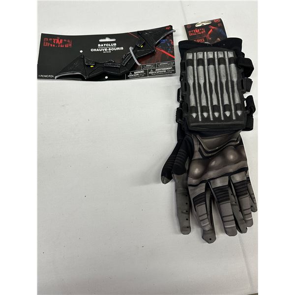 Batman Lot – DC Figure, Gloves & The Batclub