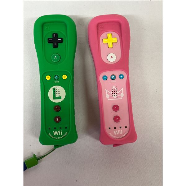 Official Wii Remotes/Controller – Luigi & Peach 2 Lot