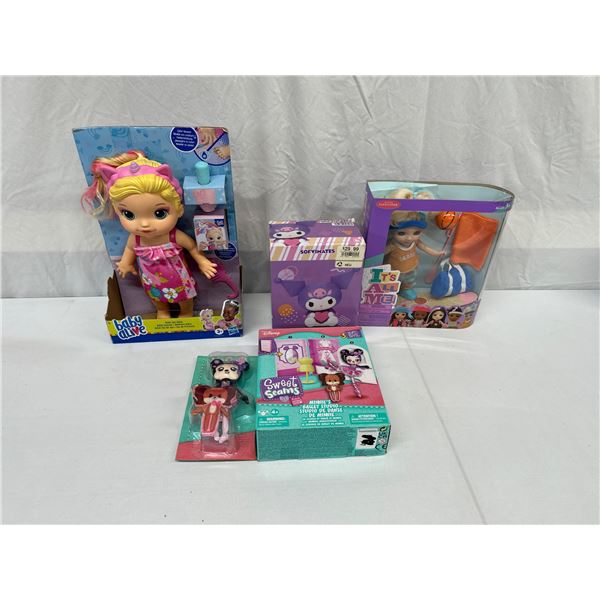 Girls Toy Lot. Four pieces. Baby Alive, Sweet Seams Doll, It's a Me Doll, and Hello Kitty Figure