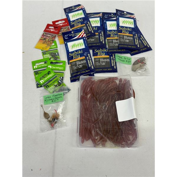 Fishing Lot, 19 PC including fishing rigs, crossline swivels, vintage lures, and worms