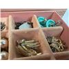 Image 3 : Box Estate Jewelry
