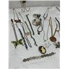 Image 2 : Costume Jewelry Lot
