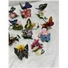 Image 4 : Delicate Butterfly and Flowers
