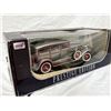 Image 2 : 1/18 Scale Collector Car
