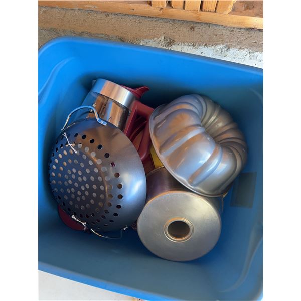 Kitchenware Lot With GrillPro Wok, Bundt Pan, Babycakes Donut Maker