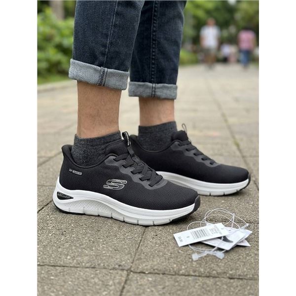 Skechers Swift Fit Hands Free Black Sneakers, Size 9