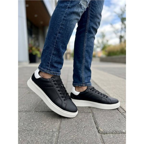 ALDO Men's Black and White Sneakers Size 9