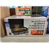 Image 2 : Blackstone 22" Tabletop Griddle with Hood