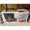 Image 2 : Blackstone 22" Tabletop Griddle with Hood
