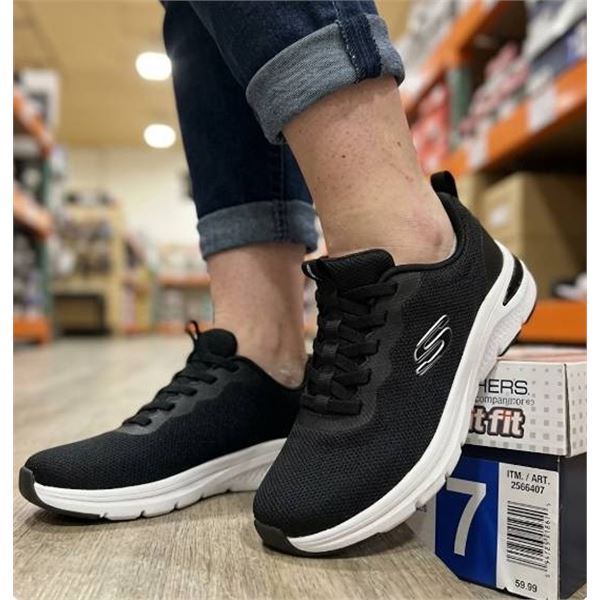 Skechers Swift Fit Hands-Free Black Sneakers Size 7