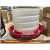 Image 4 : Farm-Tuff 7-Gallon Poultry and Bird Waterer
