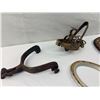 Image 2 : Horseshoes, Traps & Spurs
