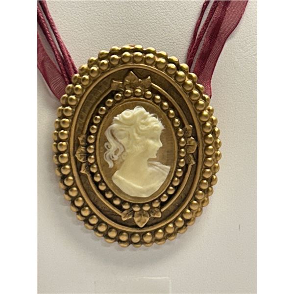 Vintage Cameo Brooch/Pendant Necklace 2in Tall