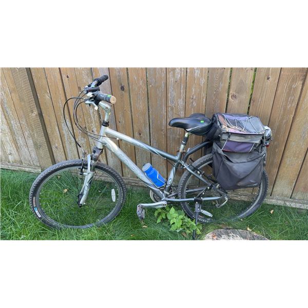 Trek Navigator 200 Alpha Custom Aluminum 16.5" 41.8 cm Bicycle with Rear Rack and Pannier