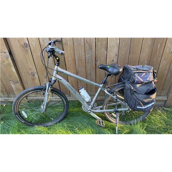 Trek Navigator 200 Bicycle with Axiom Rear Pannier Rack, 16.5-Inch Frame