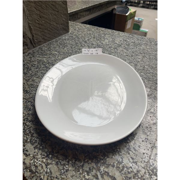 Lot of 12 - White Oval Dining Plates 10.5" x 13"