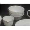 Image 8 : Arcopal Opal Glass 20-Piece Dinnerware Set With Floral and White Patterns