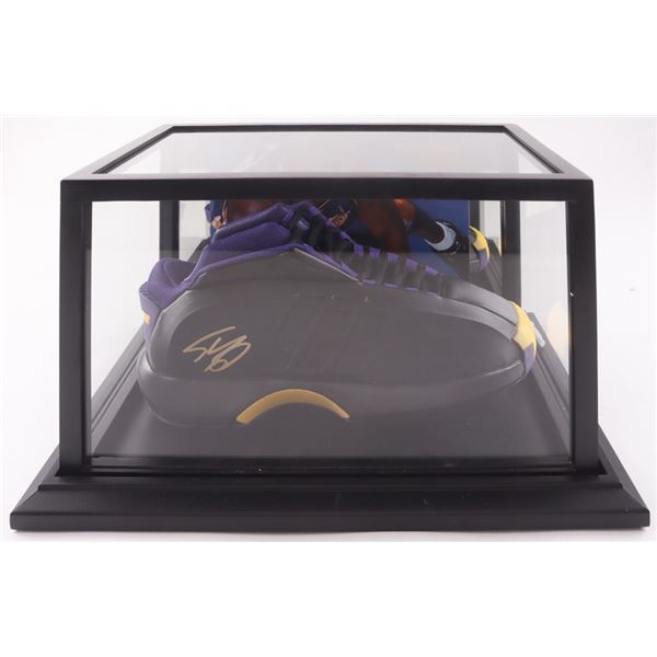 SHAQUILLE ONEAL SIGNED BASKETBALL SHOE IN CASE (BECKETT COA)