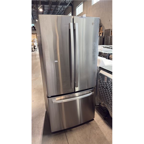 GE GWE19JYLGFFS FRENCH DOOR REFRIGERATOR, 18.6 CU. FT., COUNTER-DEPTH, INTERNAL WATER, WHITE FINISH