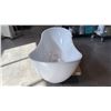 Image 2 : STREAMLINE FREESTANDING SOAKING BATHTUB, GLOSSY WHITE ACRYLIC, INTEGRATED OVERFLOW