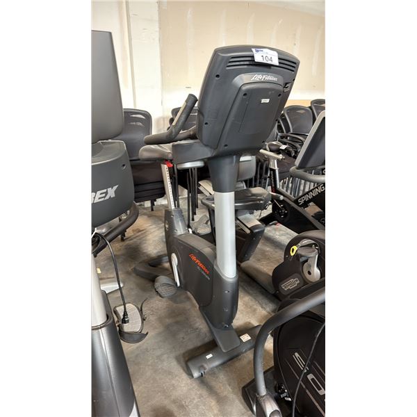 LIFE FITNESS 95C LIFECYCLE COMMERCIAL-GRADE UPRIGHT EXERCISE BIKE