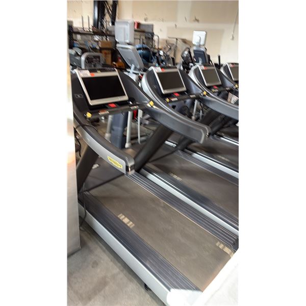 TECHNOGYM HEAVY-DUTY TRAINING TREADMILL SYSTEM WITH ADAPTIVE DECK AND PREMIUM CONSOLE