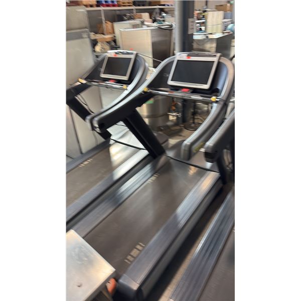TECHNOGYM HEAVY-DUTY TRAINING TREADMILL SYSTEM WITH ADAPTIVE DECK AND PREMIUM CONSOLE