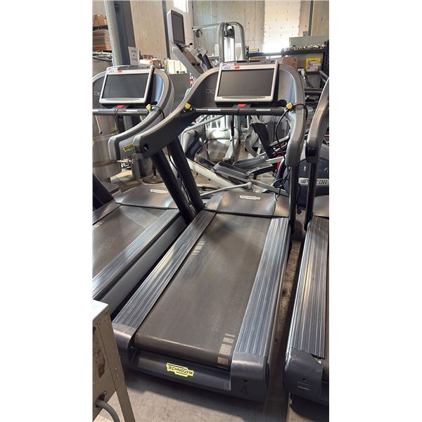 TECHNOGYM HEAVY-DUTY TRAINING TREADMILL SYSTEM WITH ADAPTIVE DECK AND PREMIUM CONSOLE