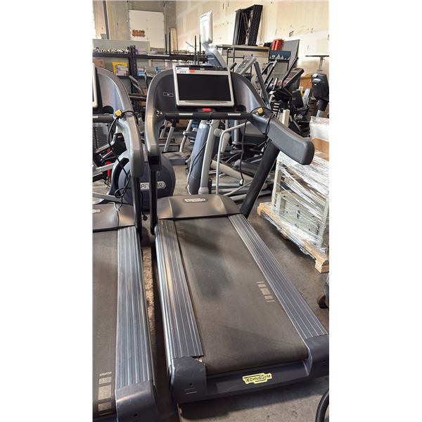 TECHNOGYM HEAVY-DUTY TRAINING TREADMILL SYSTEM WITH ADAPTIVE DECK AND PREMIUM CONSOLE