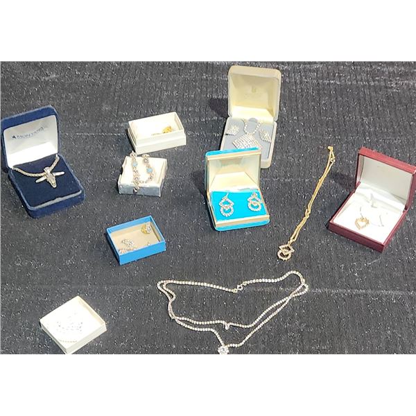 Jewelry Lot with Necklaces, Earrings and Pendants in Boxes
