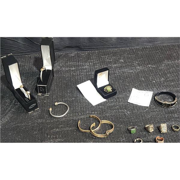 Silver Edmonton Eskimos Ring,Vintage Rings and Q-Ray Bracelets