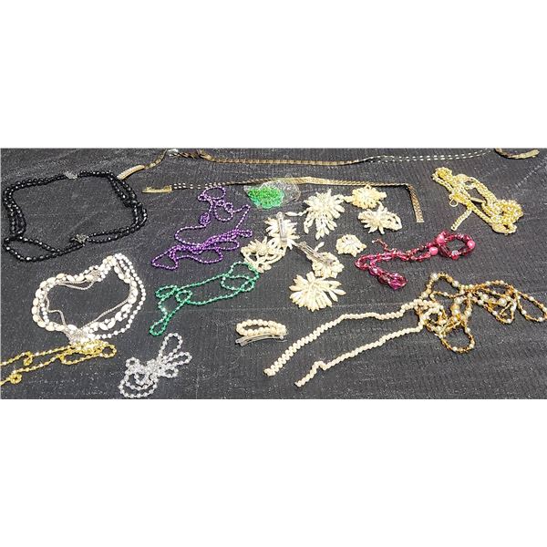 Costume Jewellery Lot Including Beaded Necklaces and Brooches