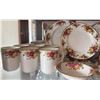 Image 4 : Royal Albert Old Country Roses Bone China Dinnerware Set