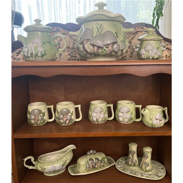 Mushroom Ceramic Canister and Tableware Set, 13 Pieces