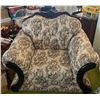 Image 2 : Floral Upholstered Wood Trim Sofa and Chair Set