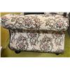 Image 5 : Floral Upholstered Wood Trim Sofa and Chair Set
