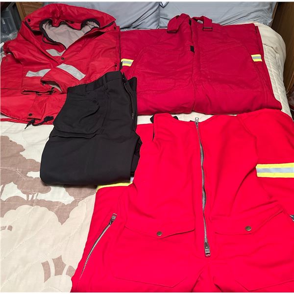 Workwear Lot: Blåkläder Pants, MAMMOET Jacket, Bulwark Overalls