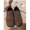 Image 2 : Two Pairs of Men's Size 9 Leather Shoes and Sandals