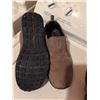 Image 3 : Two Pairs of Men's Size 9 Leather Shoes and Sandals