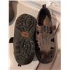 Image 6 : Two Pairs of Men's Size 9 Leather Shoes and Sandals