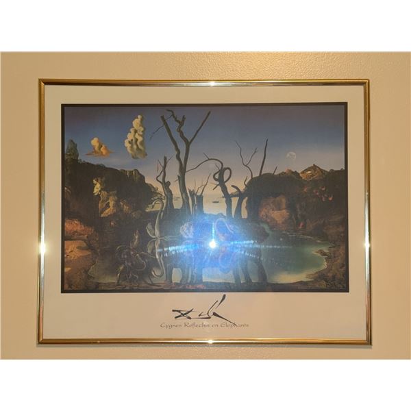 Framed Print of Salvador Dalí ‘Cygnes Reflechis en Elephants’ 20 x 16 Inches