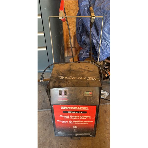 MotoMaster 200/35/2A 12V Manual Battery Charger with Engine Start