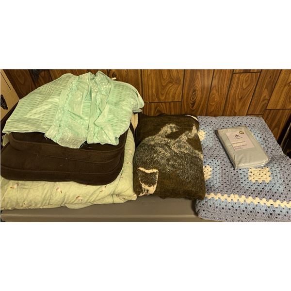 Linens, Pillows, Handcrafted and Cotton Blankets