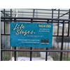 Image 2 : Midwest Life Stages Dog Crate, Dual Bowl Set, and Blankets