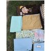 Image 5 : Midwest Life Stages Dog Crate, Dual Bowl Set, and Blankets